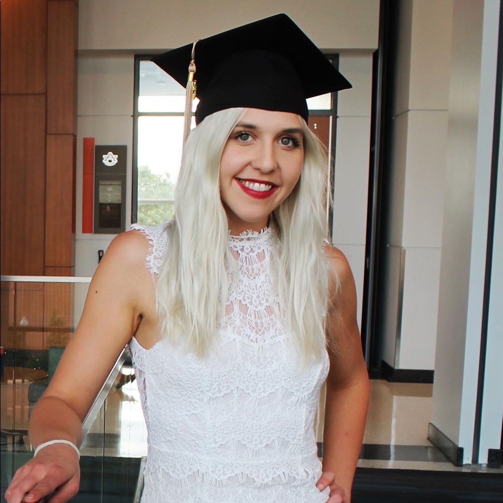 Meet your Posher, Claudia